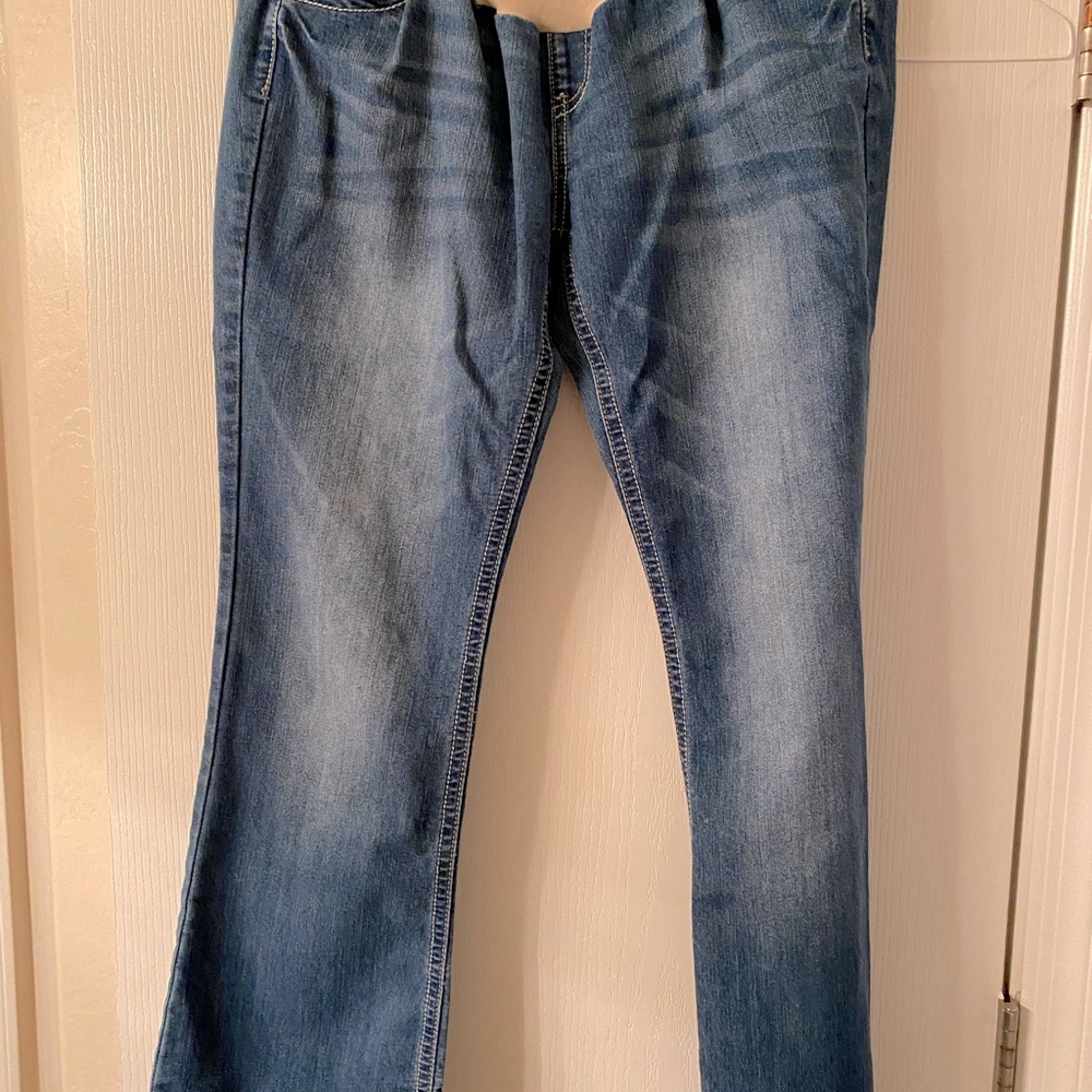 Maternity jeans with over belly top cloth